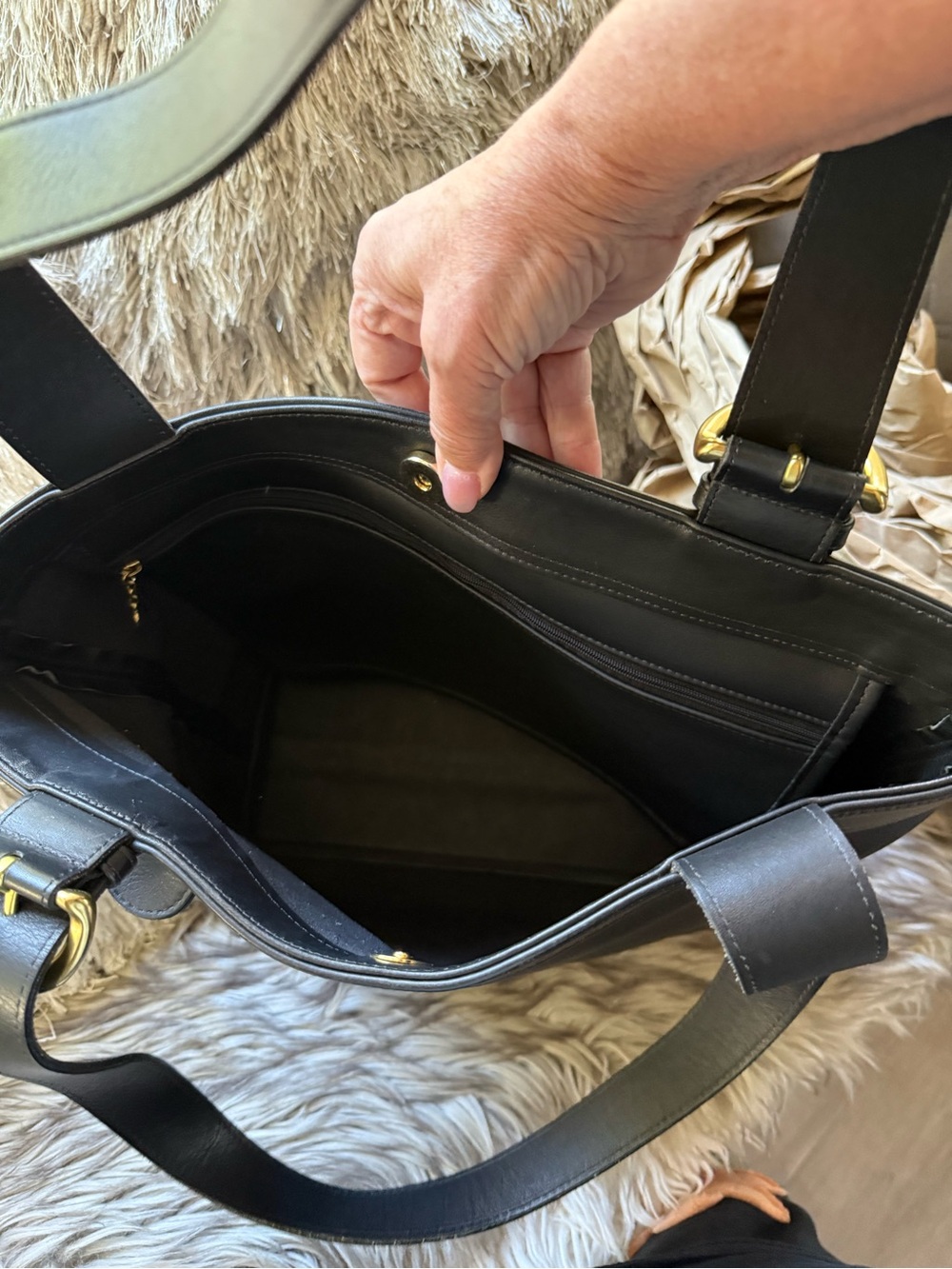 Gorgeous Coach Black Leather Shoulder Tote with Gold Hardware - Picture 6 of 9